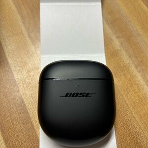 Noise canceling earbudsds